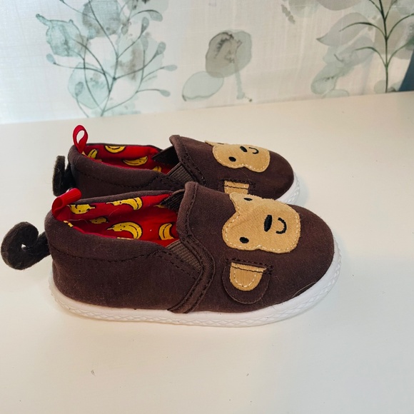 U.S. 5 crib shoes/first walkers. - Picture 2 of 3